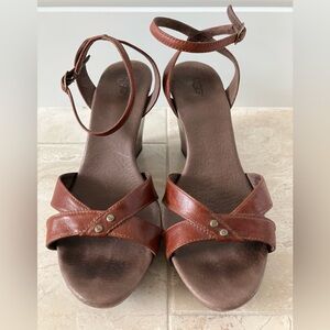 Ugg Wedge Sandals Ankle Strap Sz 7.5 Isadora Brown Leather Wood Soles